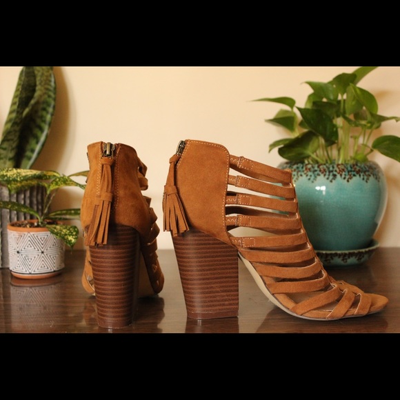 Heeled open-toe shoe - Picture 2 of 2